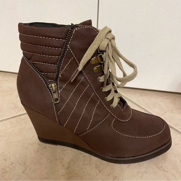 Dolce by MojoMoxie LaceUp Wedge Bootie, Brown 10M, with Zipper Accents - Picture 2 of 11